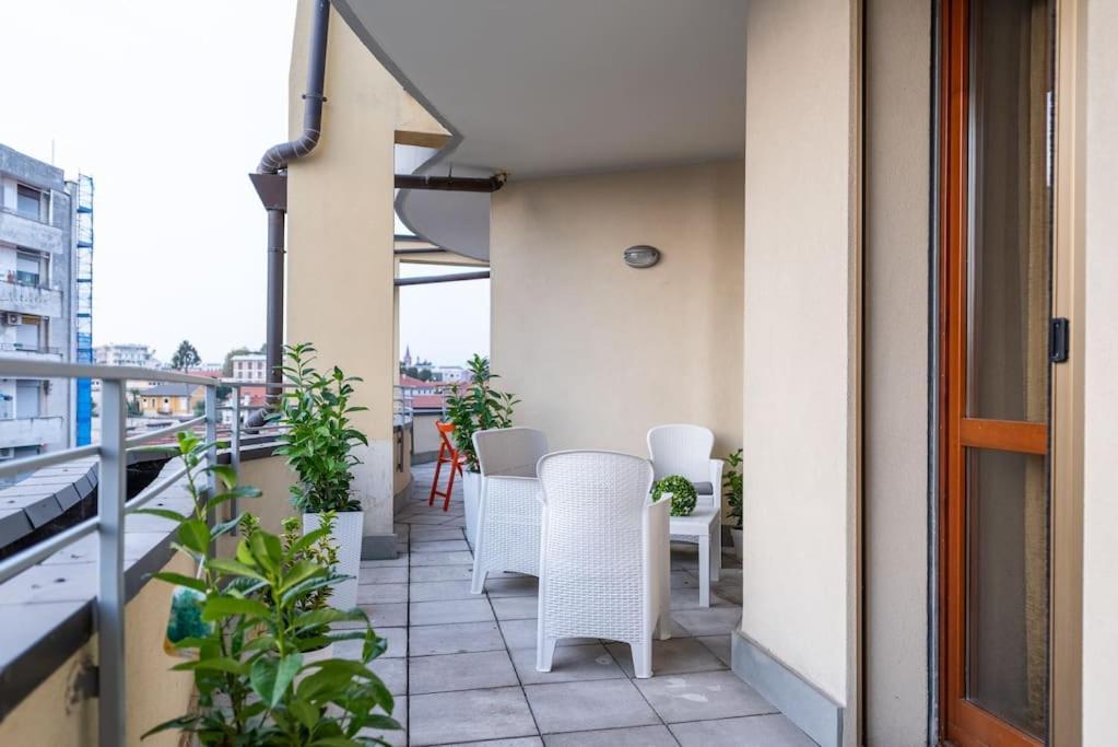 Attico Vicino Milano, Mxp, Rho Fiera Apartment บุสโตอาร์ซีซีโอ ภายนอก รูปภาพ