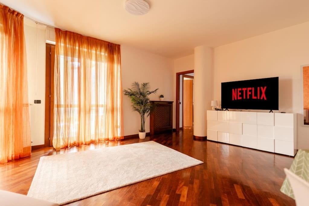 Attico Vicino Milano, Mxp, Rho Fiera Apartment บุสโตอาร์ซีซีโอ ภายนอก รูปภาพ